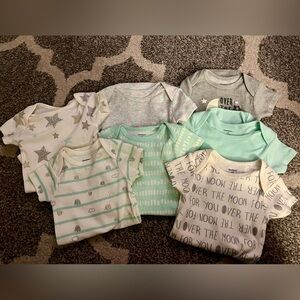 7 gender neutral short sleeve onesies